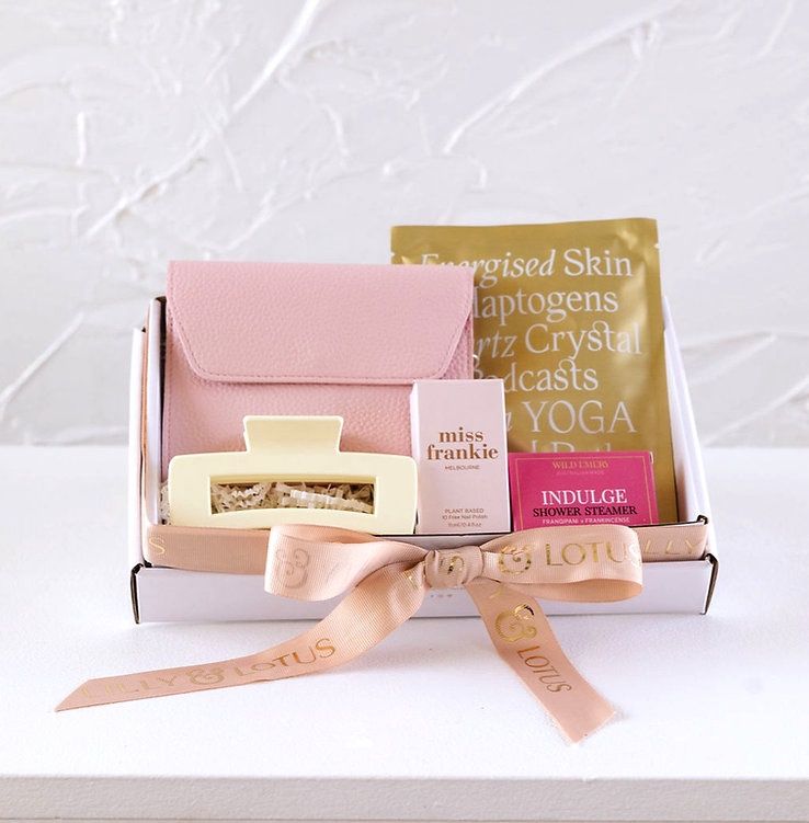 Mask &amp; Mani Hamper