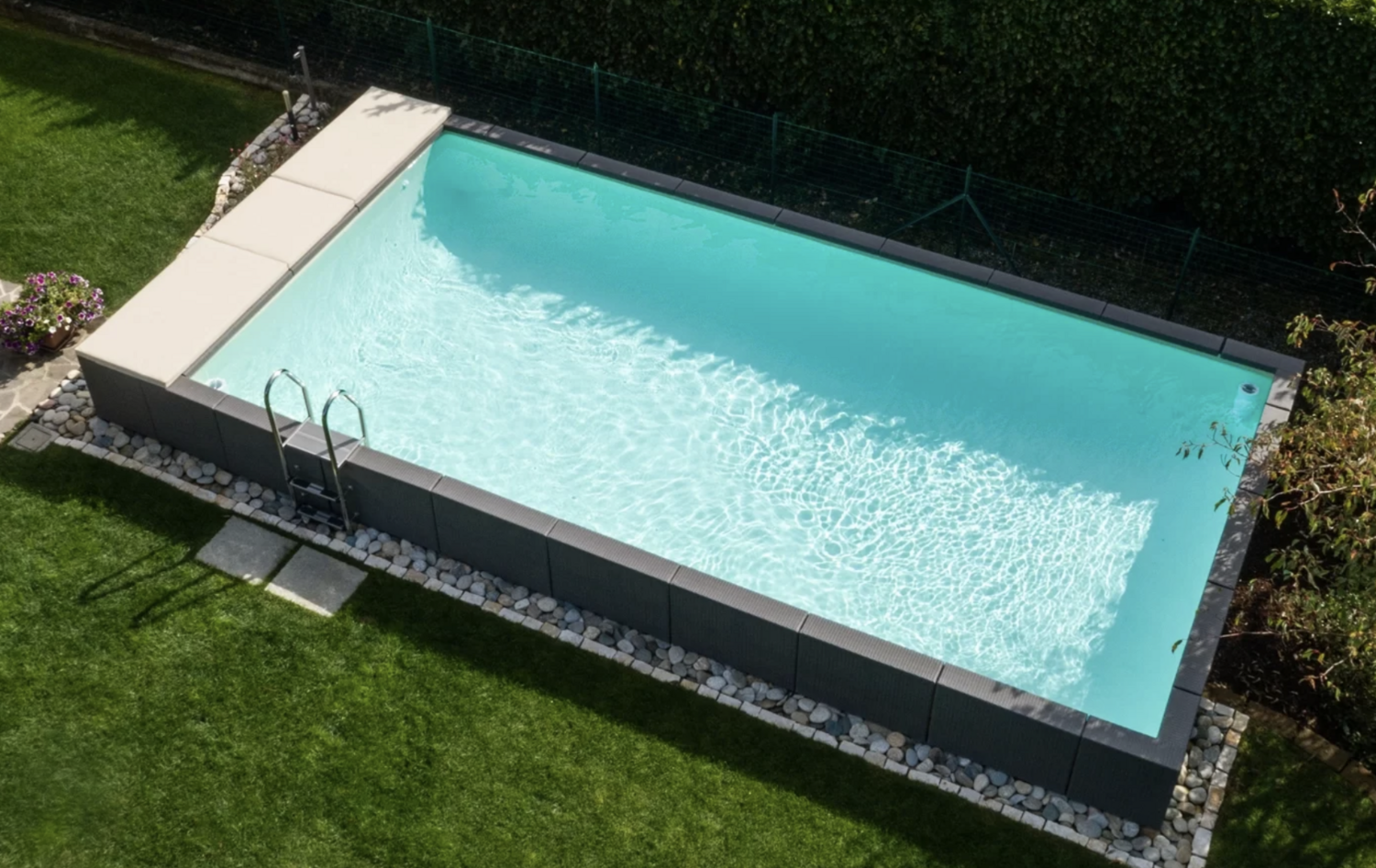 Découvrez la piscine hors-sol INFINITY DIVINA by Laghetto