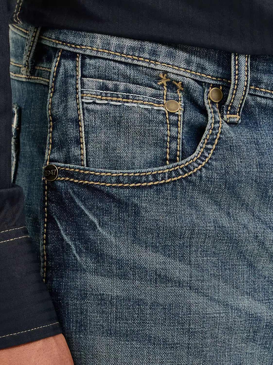 Men's Wrangler Retro® Slim Fit Bootcut Jean WLT77LY