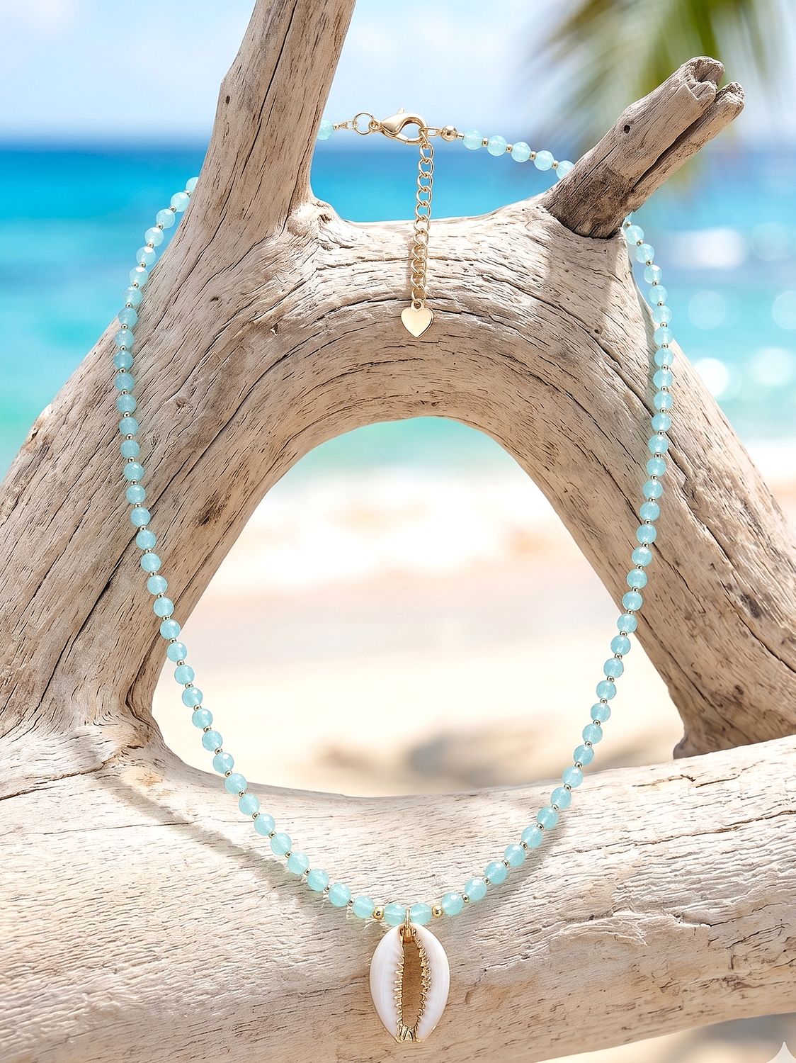 Naszyjnik z kryształowych koralików Fire Polish aquamarine milky z muszelką