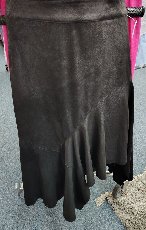 Lisa Rinna black suede look midi asymmetrical skirt size xl