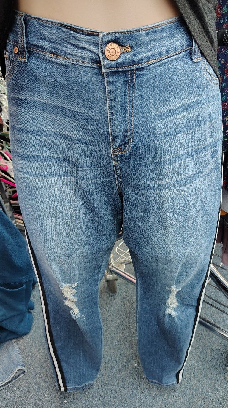 Celebrity Pink mid rise skinny jeans with side stripe size 20