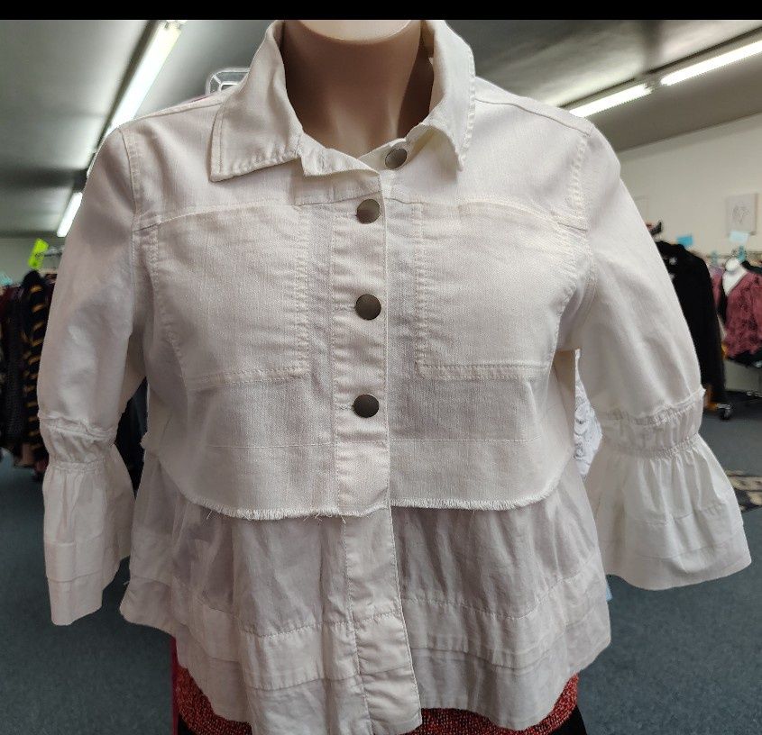 Kate &amp; Mallory white tiered denim jacket size xl