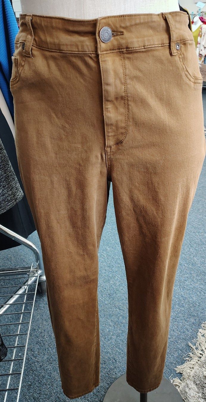 Maurices brown skinny jeans size 24w short