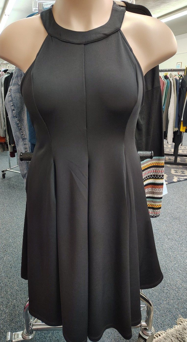 1x Torrid NWT sleeveless black scuba flared dress