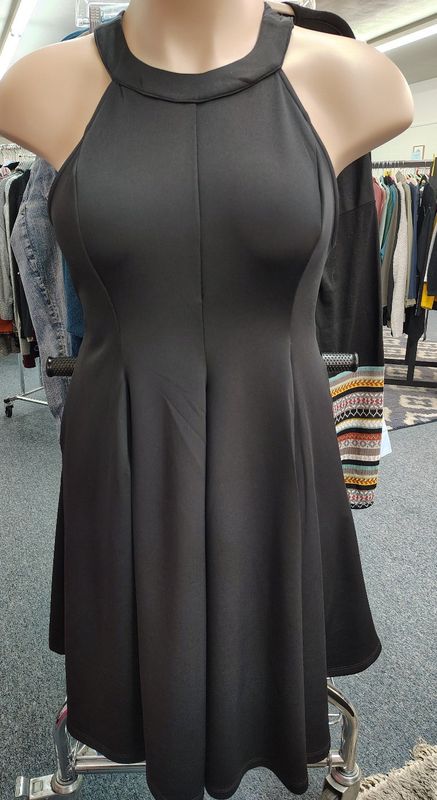 1x Torrid NWT sleeveless black scuba flared dress