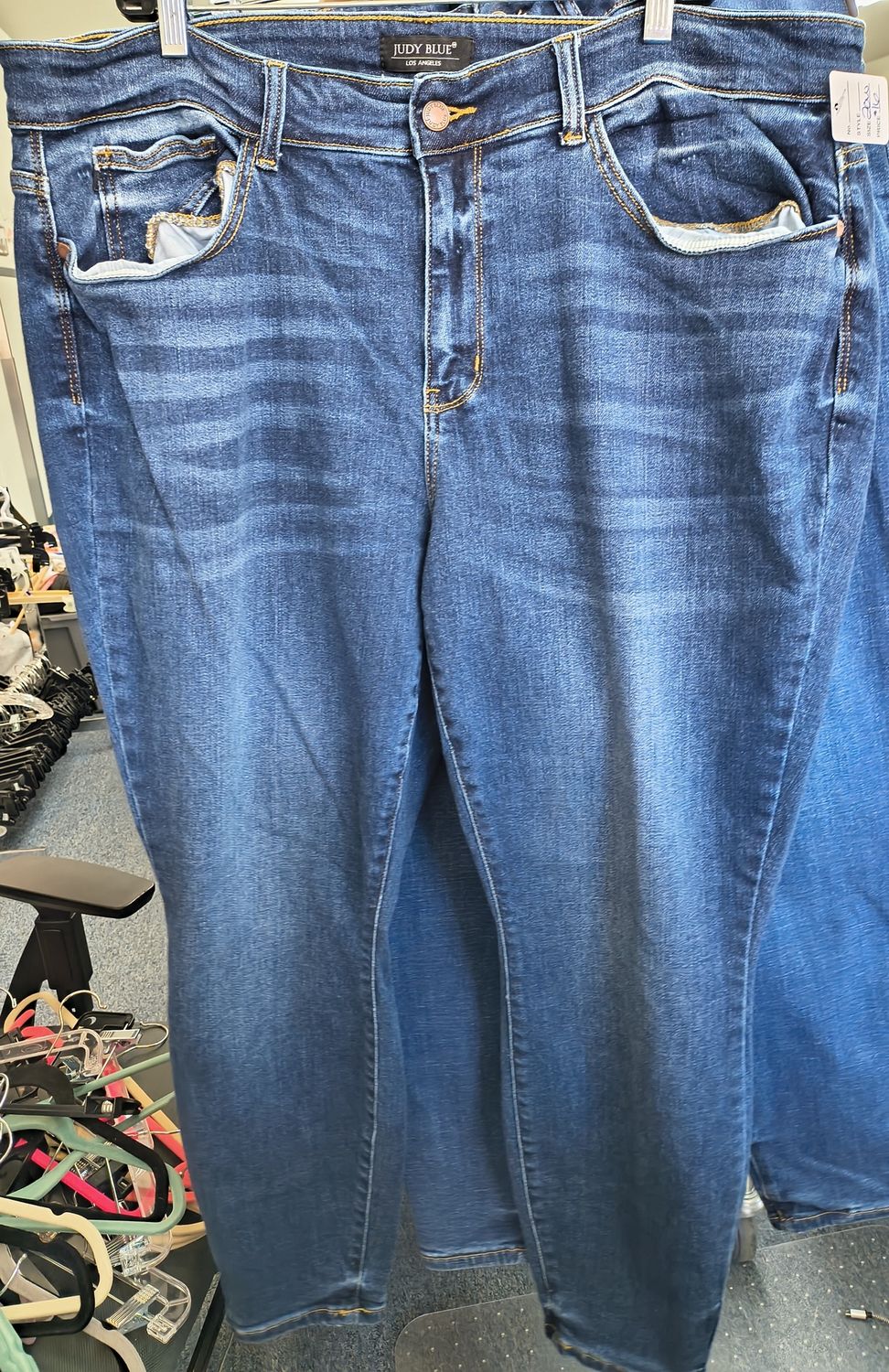 20w Judy Blue skinny fit jeans distressed stretchy