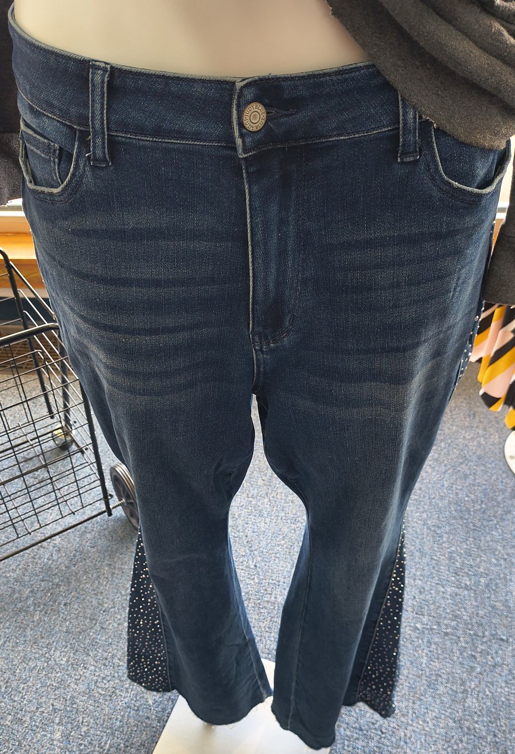 20w Judy Blue rhinestone accent flare jeans stretchy