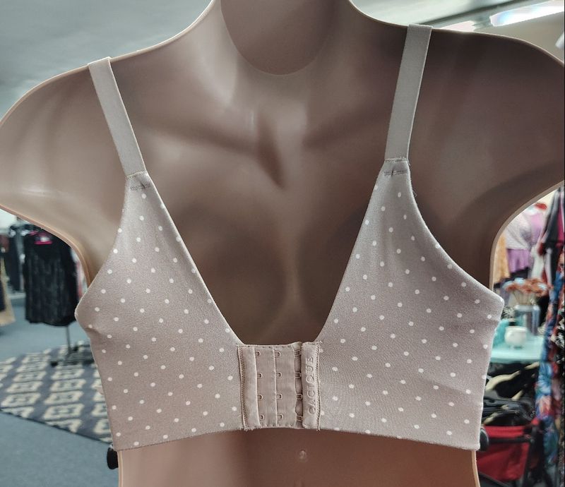 Cacique lightly lined full coverage nude polka dot bra size 40DDD