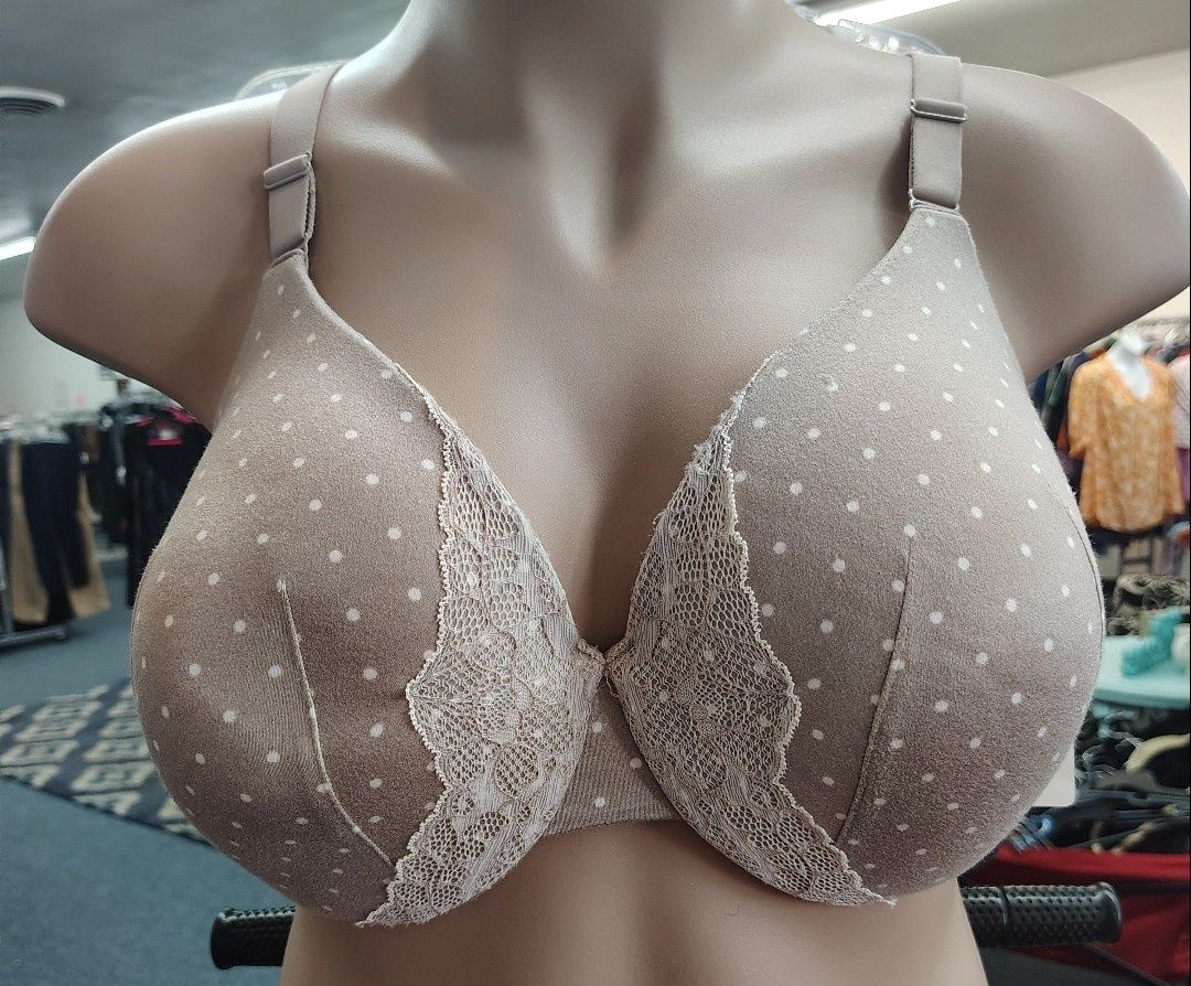 Cacique lightly lined full coverage nude polka dot bra size 40DDD