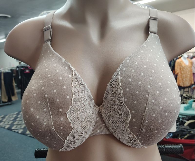 Cacique lightly lined full coverage nude polka dot bra size 40DDD