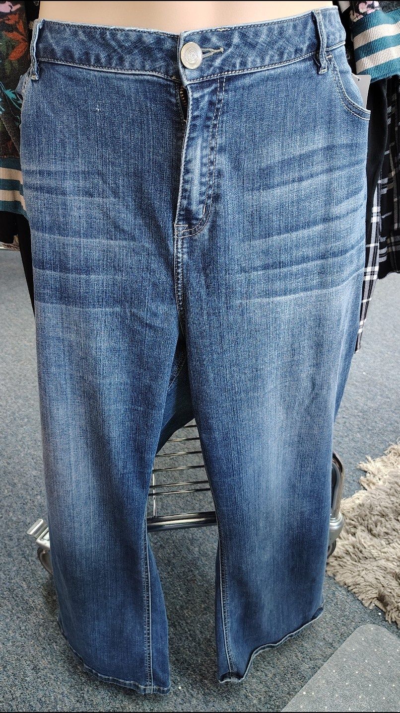 Lane Bryant Genius Fit bootcut jeans size 28 short