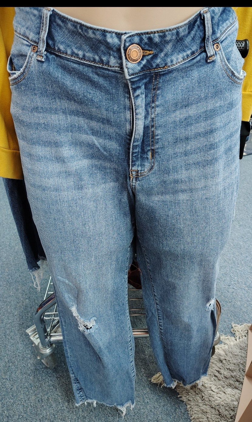 Maurices straight leg distressed jeans size 24w