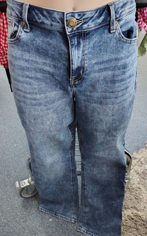 Maurices high rise curvy size 16 jeans stretchy bootcut