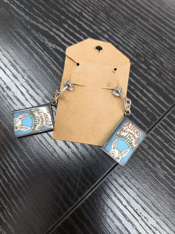 "I'm Late!" Alice in Wonderland tiny book clip on earrings