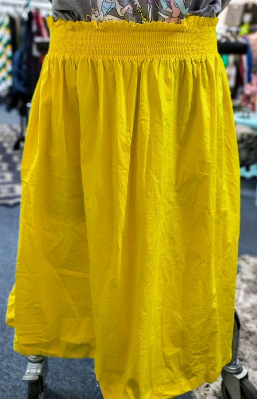 A.n.a. 2x bright yellow pull on midi skater skirt