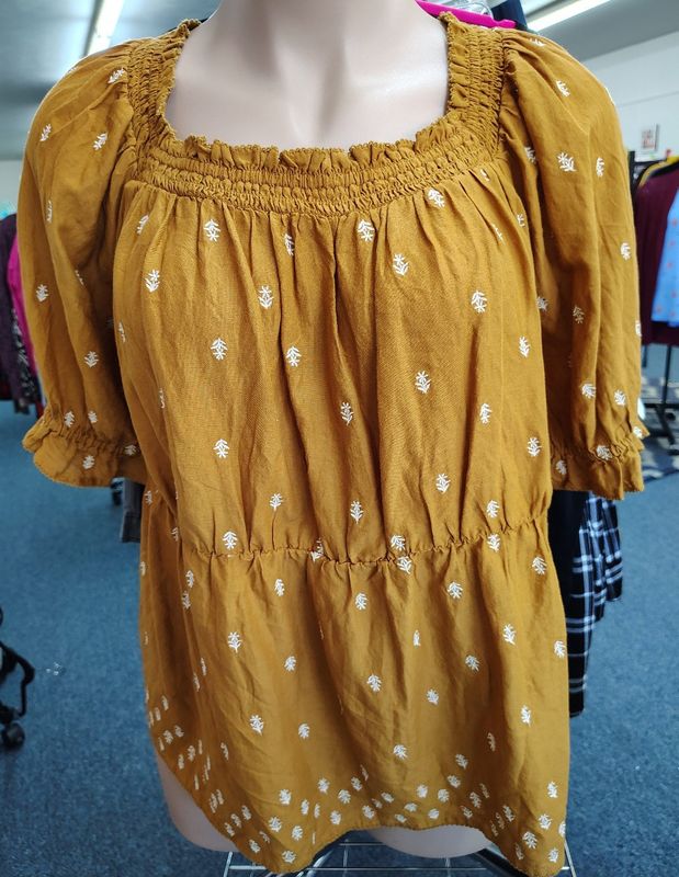 4x Old Navy mustard babydoll top with embroidered flowers