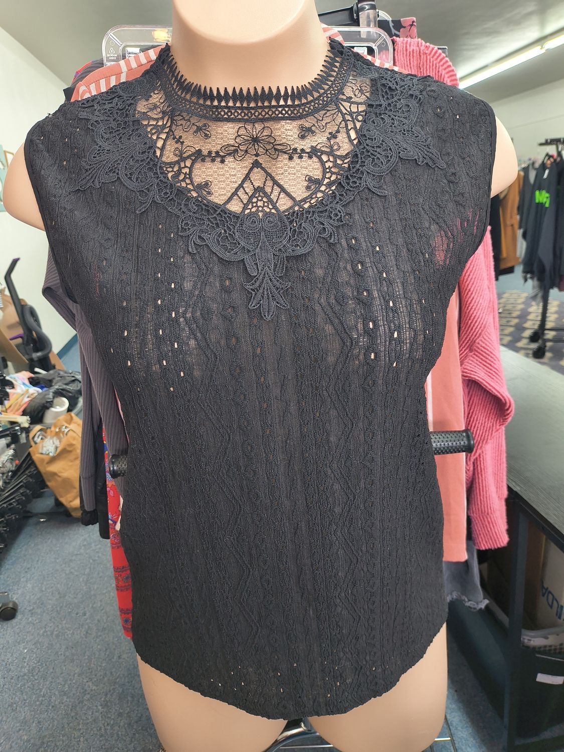 XXL Black sleeveless eyelet lace top