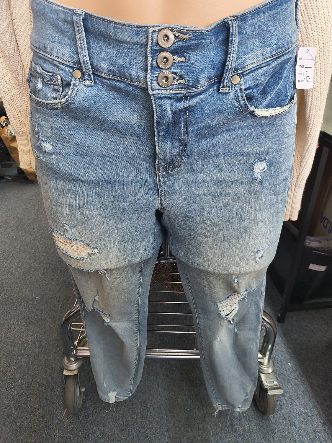 16 Torrid super soft Jeggings skinny distressed