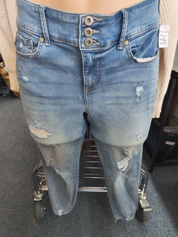 16 Torrid super soft Jeggings skinny distressed