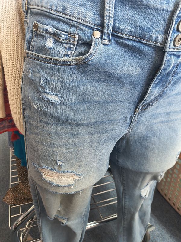 16 Torrid super soft Jeggings skinny distressed