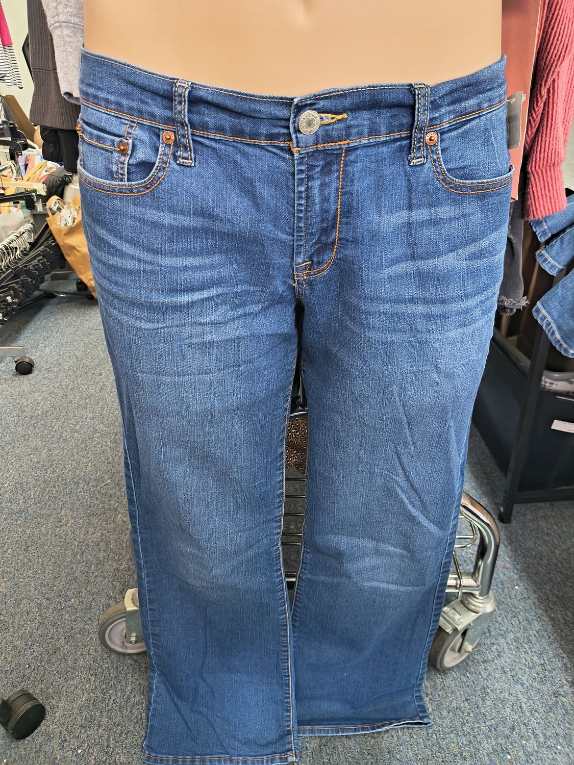 Size 16 D. Jeans bootcut distressed