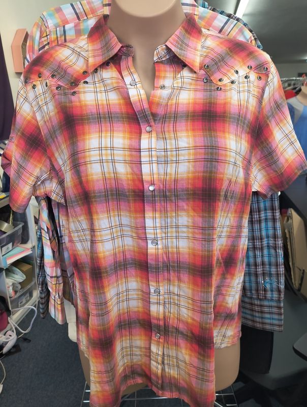 XL Wrangler plaid short sleeve western shirt with grommets