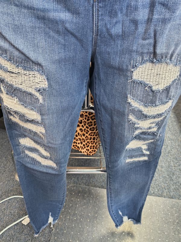 18 tall Torrid distressed bombshell skinny jeans