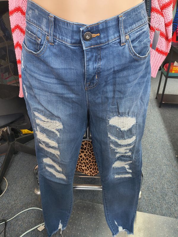 18 tall Torrid distressed bombshell skinny jeans