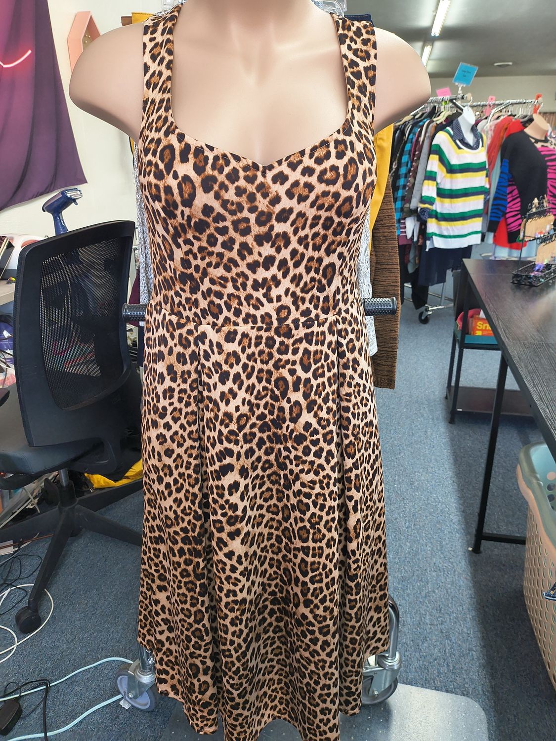 Size 3x NWT Torrid leopard print knit pocket midi dress