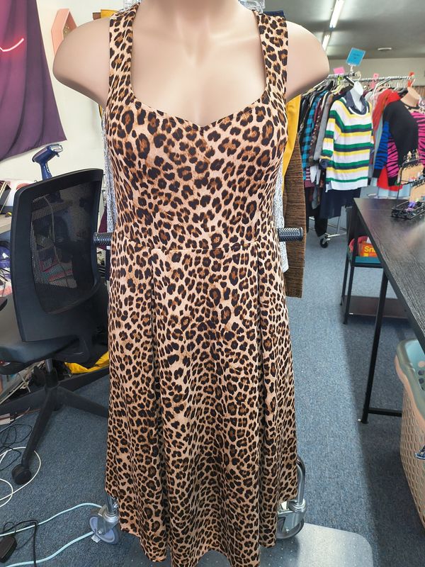 Size 3x NWT Torrid leopard print knit pocket midi dress