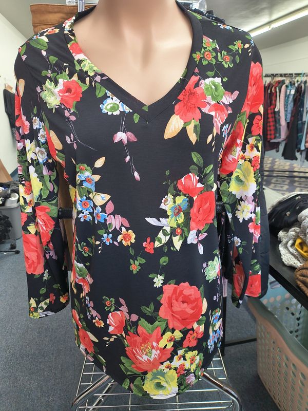 3x Heimish floral knit long sleeve top