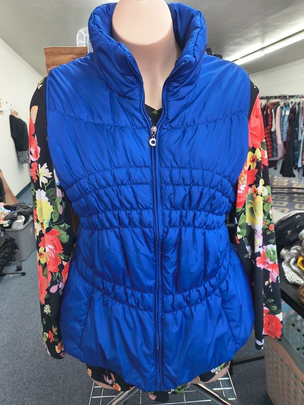 3x Roz &amp; Ali bright blue puffer vest size 22/24