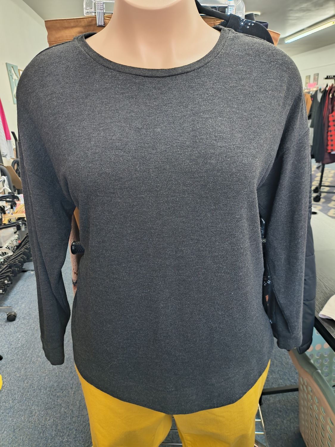 XXL Premise gray sweatshirt top with zipper back