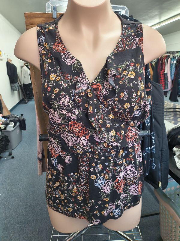 3x Maurices floral sleeveless top
