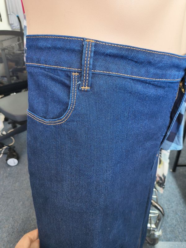 Size 26 Old Navy super skinny mid rise dark wash