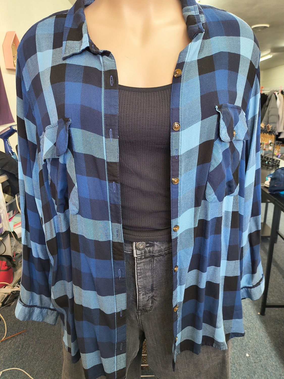5x Terra &amp; Sky blue plaid button front shirt