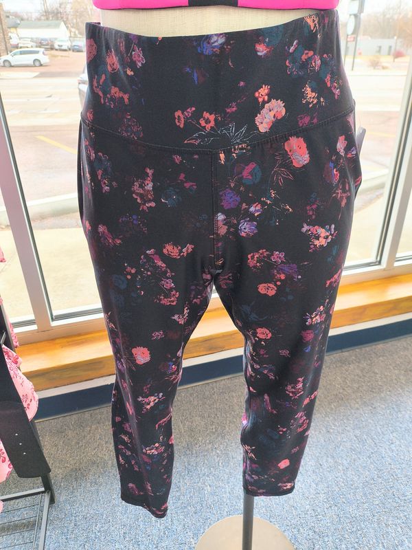 3x Livi Active black floral athletic leggings size 22/24