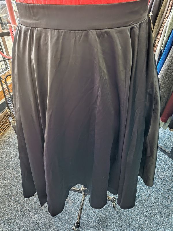 Size 16 Torrid black dressy midi skirt with tulle