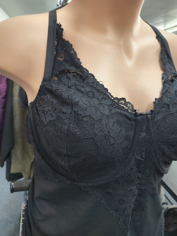 6x Torrid black lace lingerie bodysuit with underwires