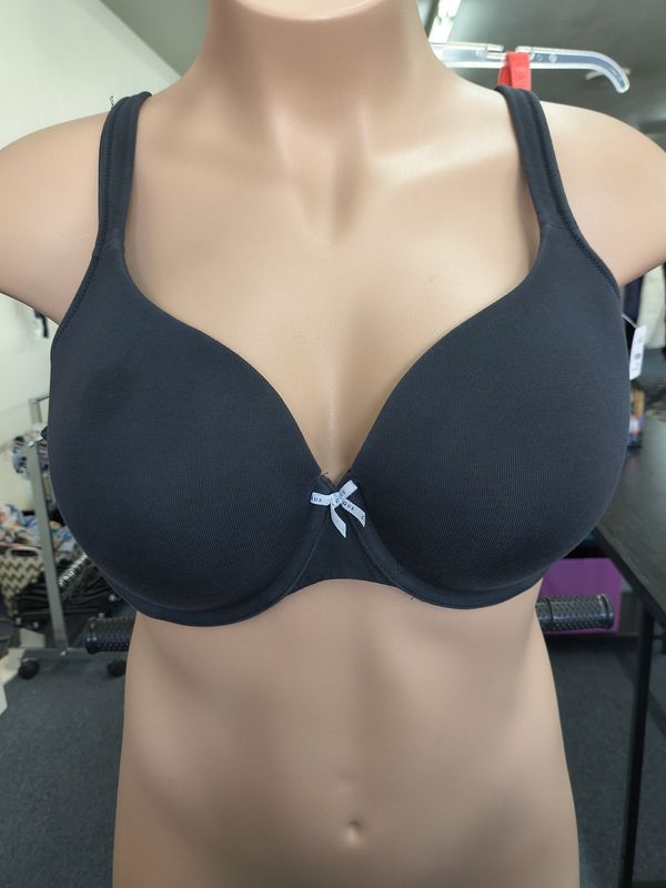 44C Cacique black lightly lined T-shirt underwire bra