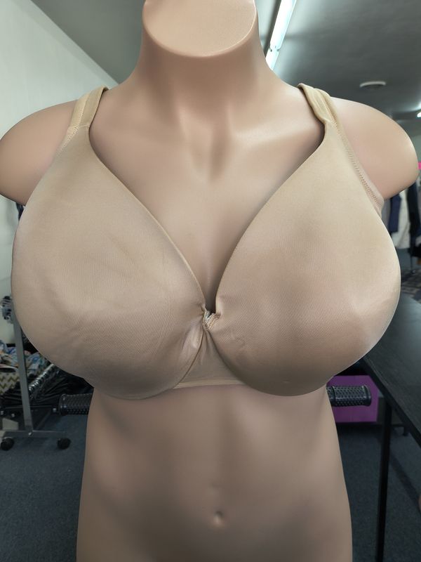 42H Cacique lightly lined full coverage nude underwire bra