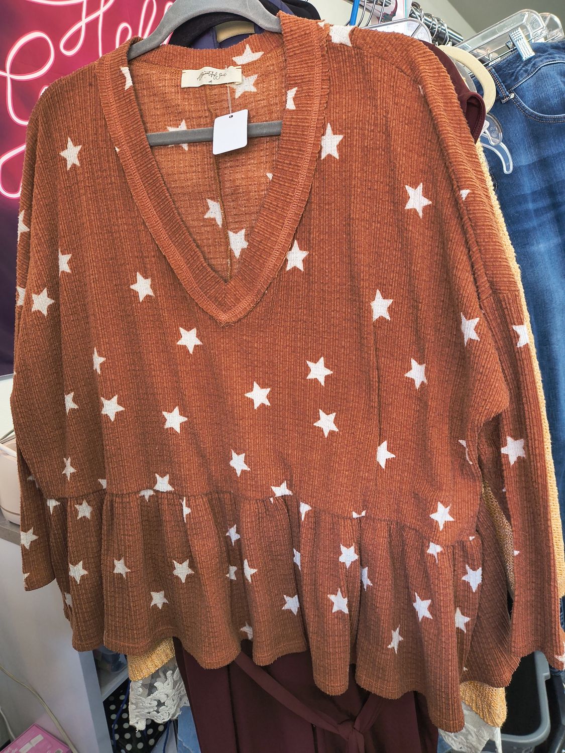 1x A Beautiful Soul orange star print thermal top