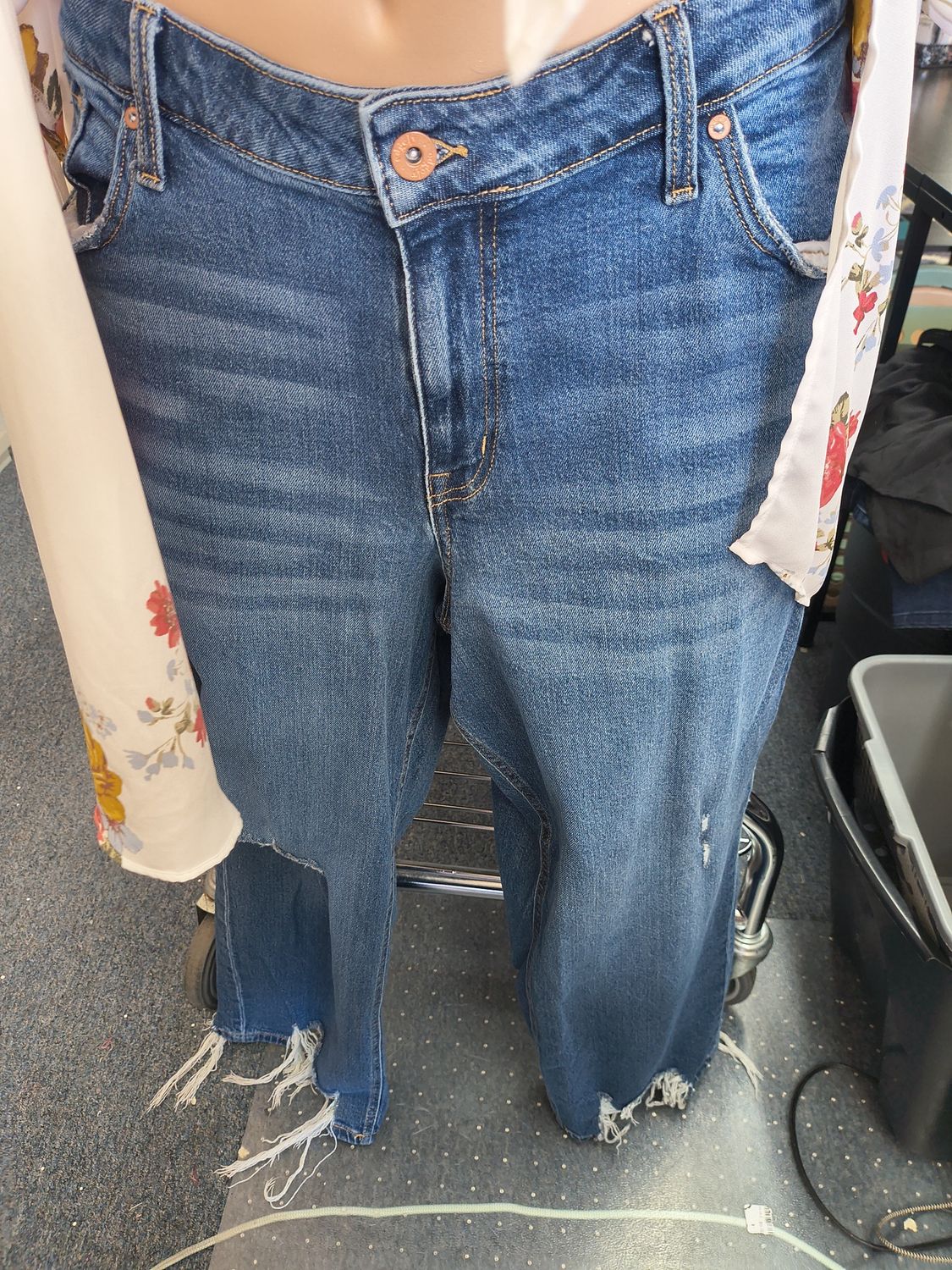 22W Maurices Edgely jeans original fit super high rise 22 short