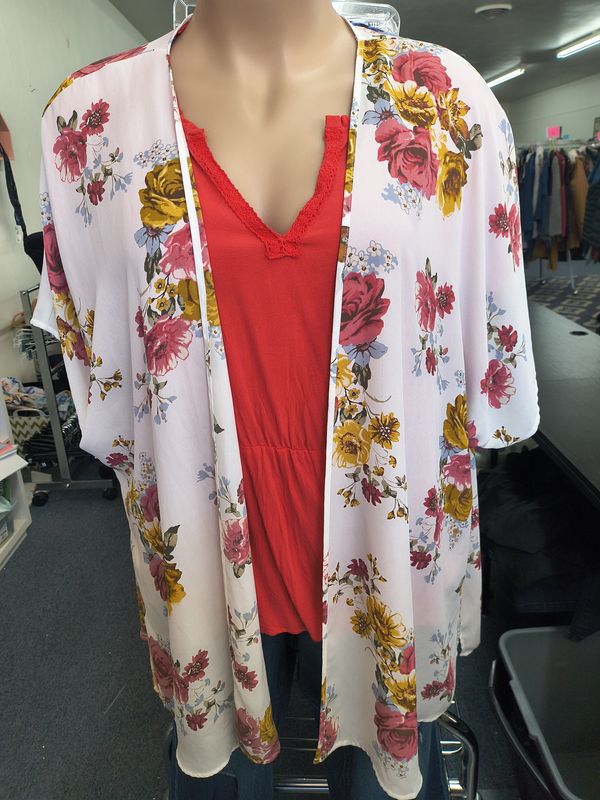 2x/3x Maurices floral white kimono short sleeve