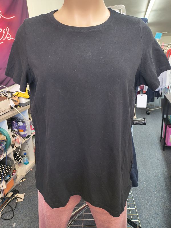 1x Woman Within black t-shirt good quality