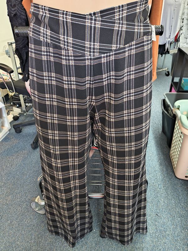 Size XXL Maurices plaid pull on legging pants dressy