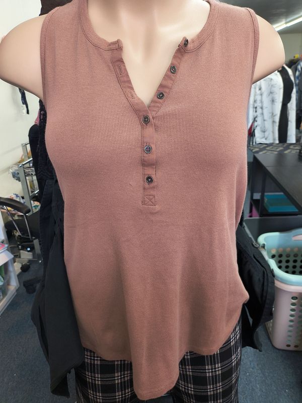 3x Maurices ribbed henley tank top fits like 2x