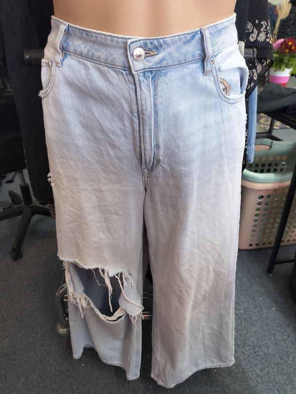 Size 18 American Eagle super high rise baggy wide leg ankle jeans
