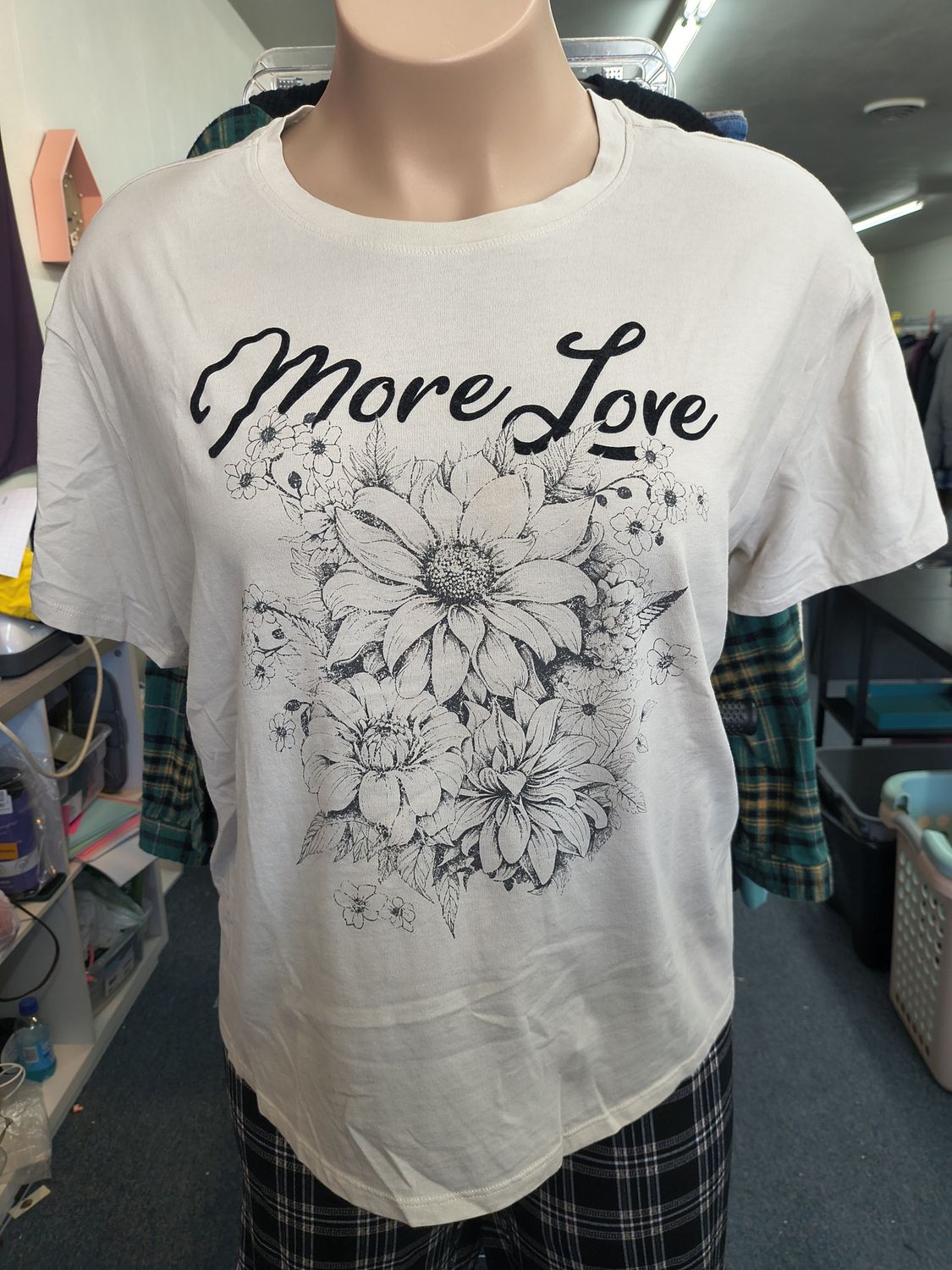 2x Maurices cream t-shirt floral "More Love"